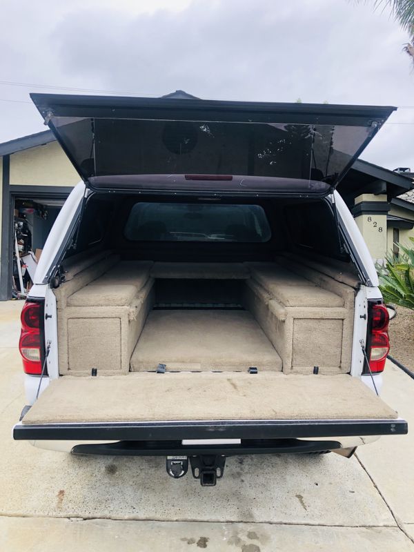 1999/2006 100 R Leer camper shell with carpet kit for Sale in Vista, CA