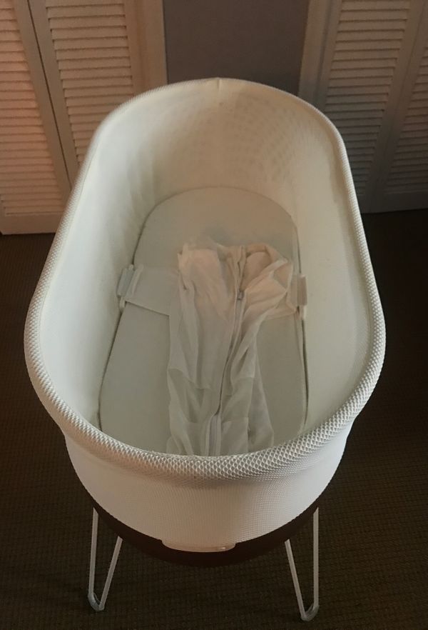 SNOO BASSINET- Happiest Baby - Smart Sleeper!!! for Sale in Deerfield ...