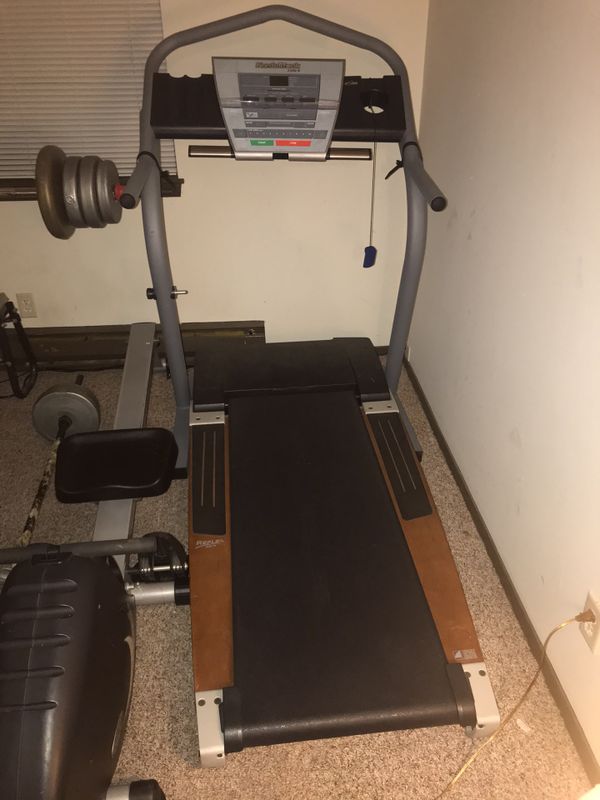 NordicTrack 2500 R treadmill for Sale in Kenosha, WI OfferUp