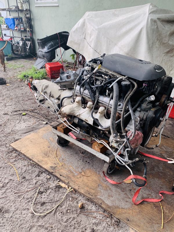 5.3 vortec engine with transmission , and computer for Sale in Miami