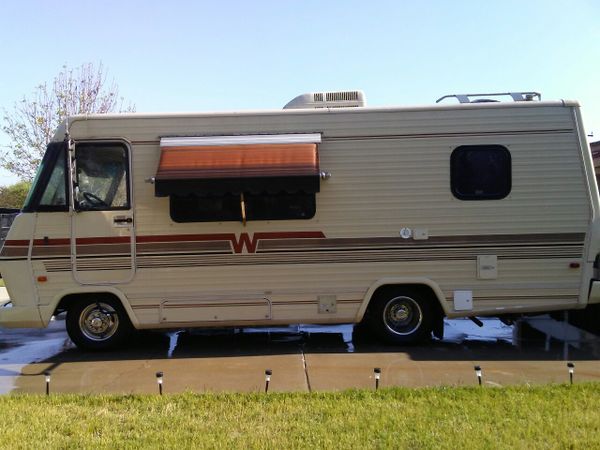 87 Winnebago 20 ft Mini all original runs good generator AC awning new ...