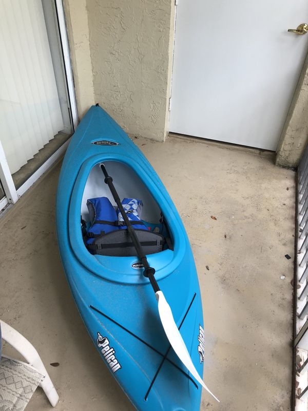 Pelican 7 foot Kayak with Paddle!! for Sale in Fort Lauderdale, FL