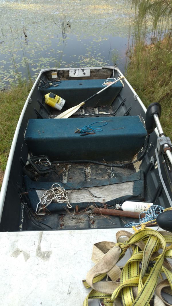 14ft Jon boat with trolling motor made by bass tracker no leaks for