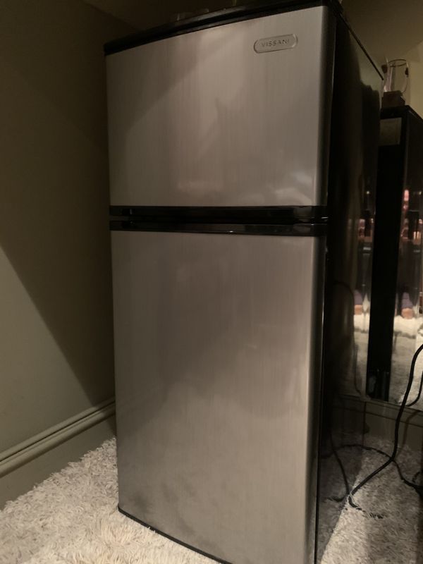 Vissani Refrigerator/Freezer. Wonderful appliance. 43 inches tall 19