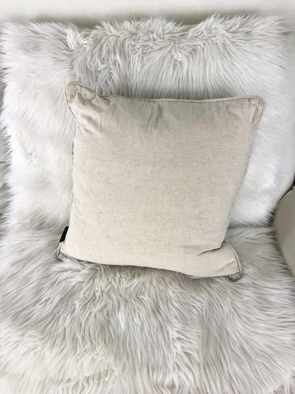 Nicole Miller Decorative Throw Pillow Set For Sale In Beverly Hills, Ca 