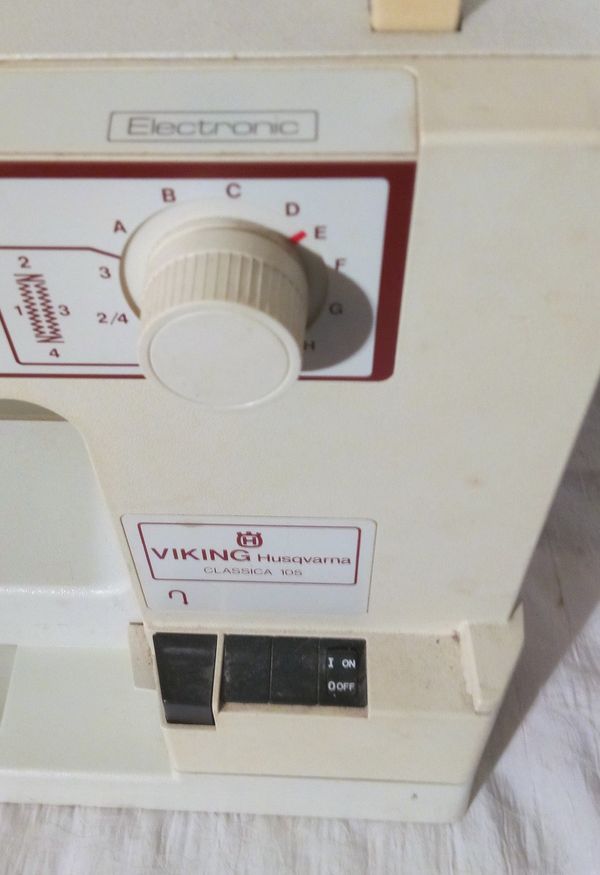 Viking Husqvarna Classica 105 Sewing Machine for Sale in Largo, FL