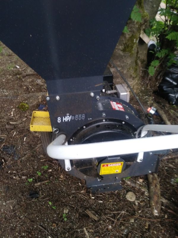 Duerr 8 hp wood chipper for Sale in Vancouver, WA OfferUp