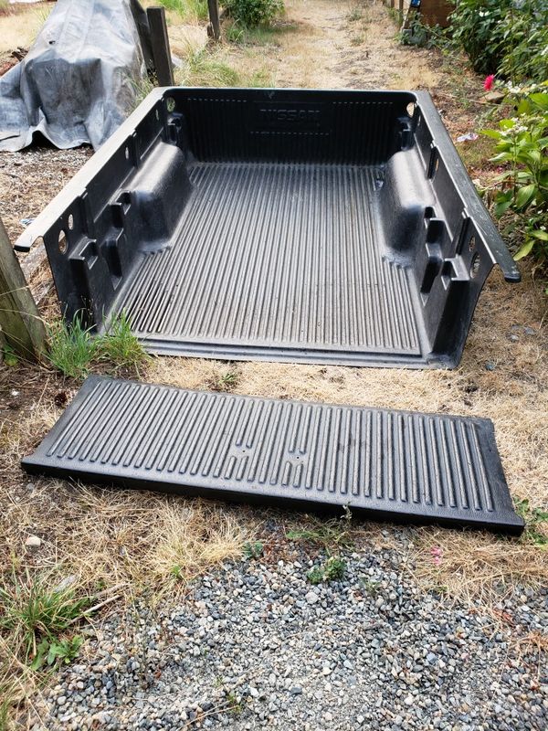 19861997 nissan hardbody plastic bed liner for Sale in Milton, WA