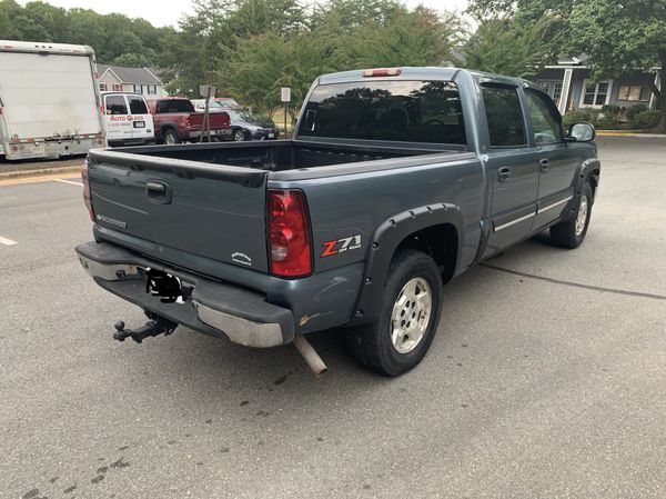 2006 Chevrolet Silverado crew cab 4x4 z71 for Sale in Winston-Salem, NC