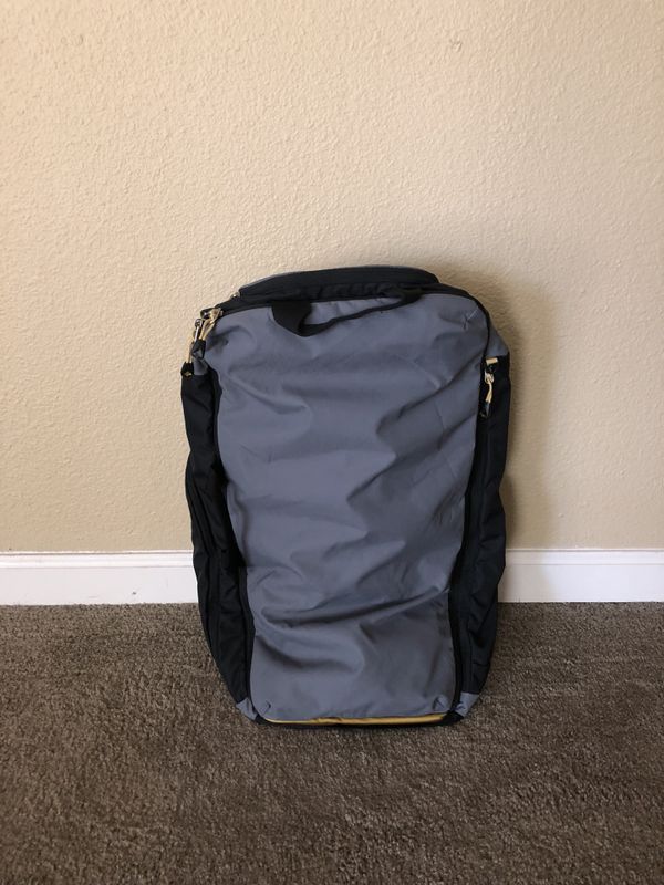 rei vagabond travel pack