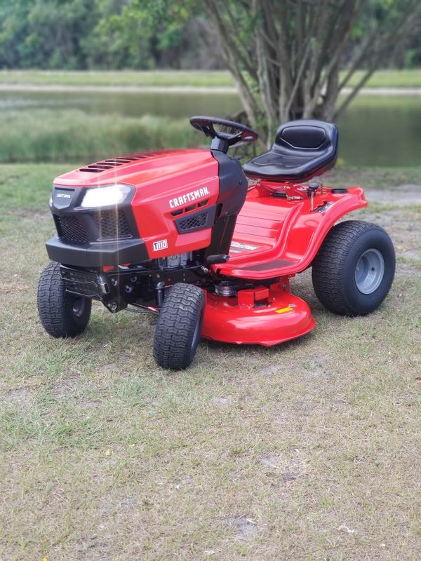 CRAFTSMAN T110 17.5-HP Manual/Gear 42-in Riding Lawn Mower. Almost New