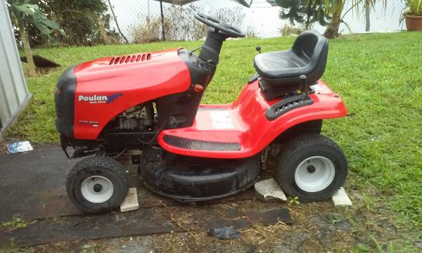 Poulan XT riding mower for sale!! (MINT CONDITION) for Sale in Fort