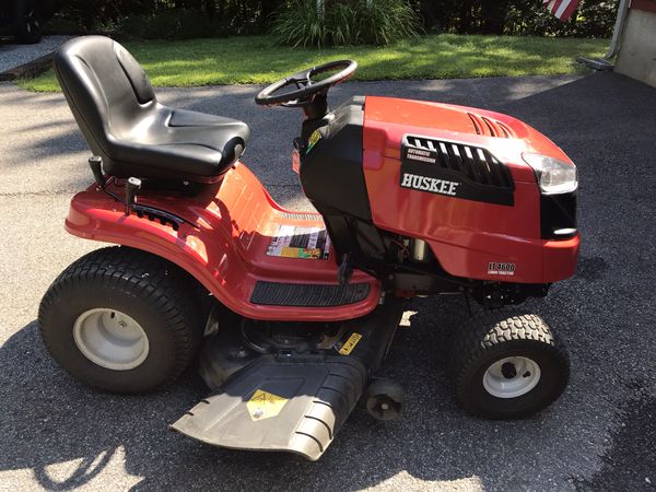 Huskee lt4200 lawn tractor. for Sale in Rindge, NH - OfferUp