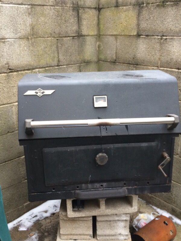 Barbeques Galore Bar-B-Chef 168415 Charcoal Grill for Sale ...