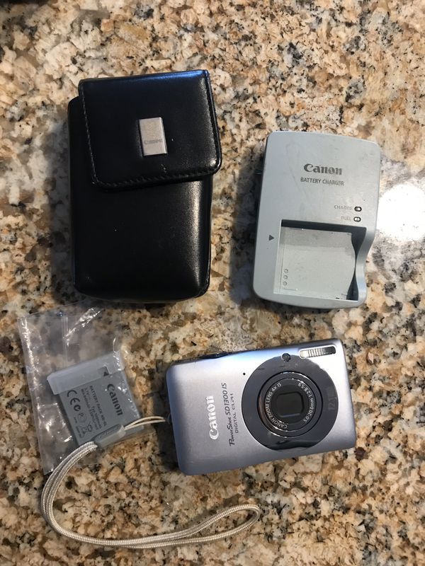 Canon powershot sd1300 IS digital elph for Sale in Arlington Heights