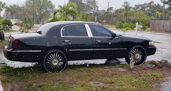 lincoln town car on 26s