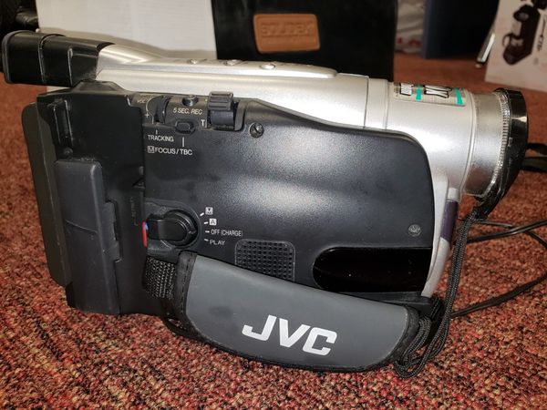 Bundle of JVC Compact VHS Camcorder GR-AXM18U 20x Optical Zoom 800x ...