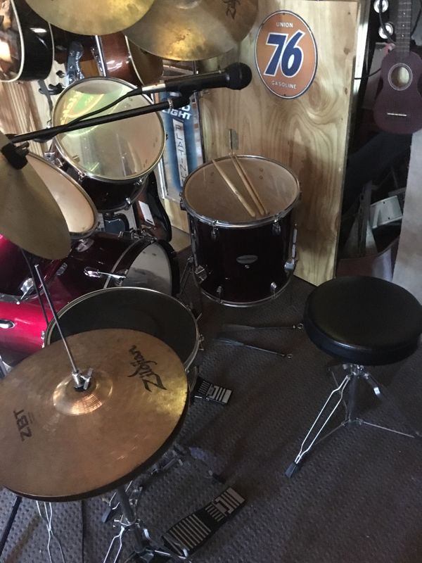 9 piece drum set with extra cymbals for Sale in Suffolk, VA OfferUp