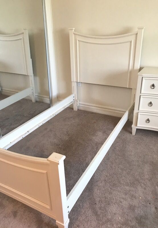Twin bedroom set gently used only one year old for Sale in Los Angeles