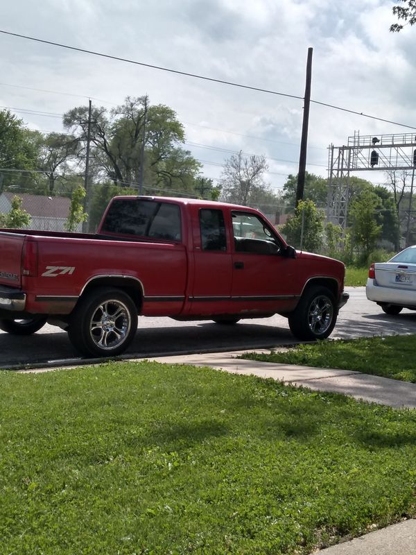 98 Chevy 1500 pickup truck 4$ 2700 for Sale in Chicago, IL - OfferUp