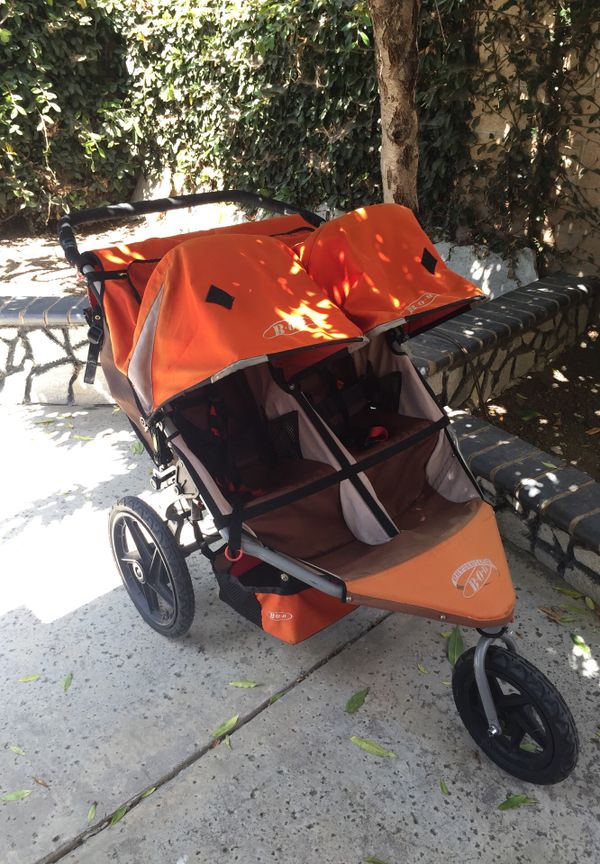 Bob Double Jogging Stroller Orange Good Condition for Sale in Santa Ana