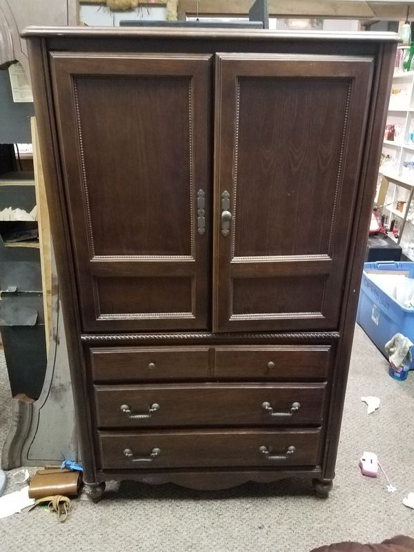 Arbek Canterbury Walnut 4pc Bedroom Set King Size Post Bed Armoire And Dresser W 3 Panel Mirror For Sale In Baytown Tx Offerup