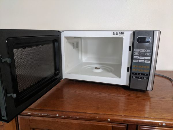 Emerson - 900 Watt Microwave Oven for Sale in Keizer, OR - OfferUp