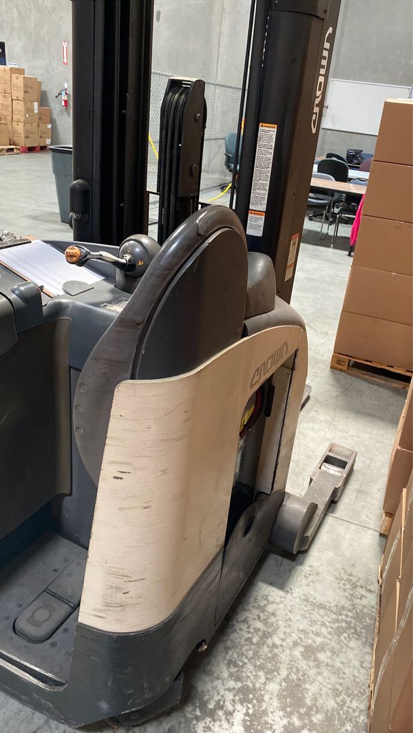 Crown stand up reach forklift 240 height for Sale in Gardena, CA OfferUp