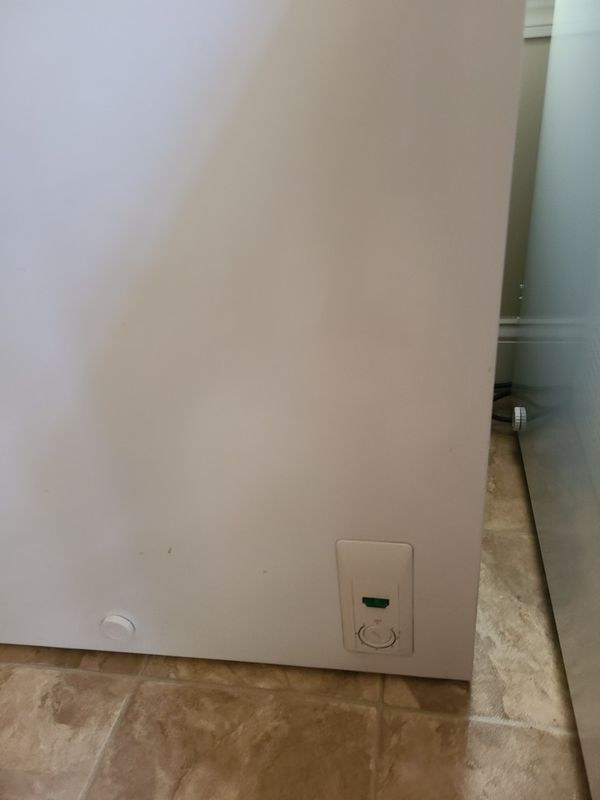 Idylis Chest/Deep Freezer For Parts or Repair for Sale in Palmetto, GA