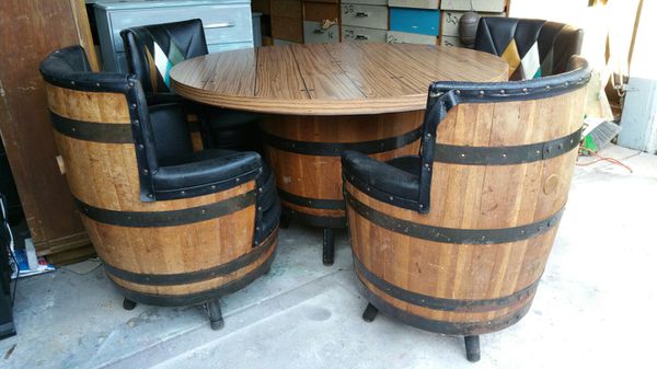 1950's Vintage whiskey barrel table and chairs set for Sale in San Jose