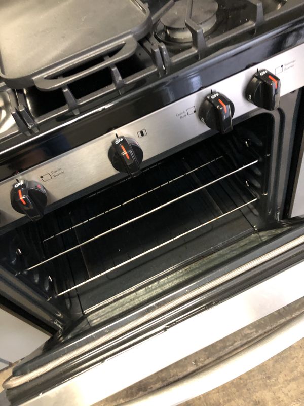 FRIGIDAIRE STAINLESS STEEL 5BURNER GAS STOVE WITH GRIDDLE &SELF CLEAN