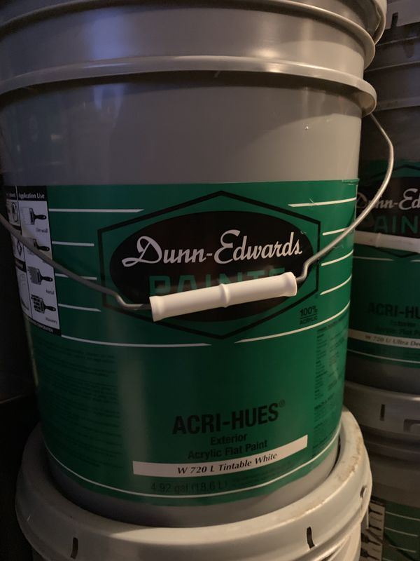 New and sealed Dunn Edwards 5 gallon buckets whites and several