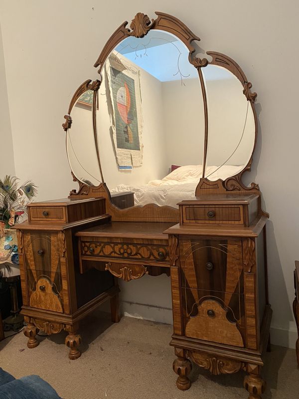 ANTIQUE ART DECO WATERFALL 8-PIECE BEDROOM SET - Albert ...