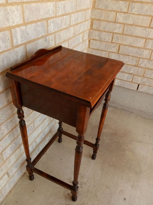 ANTIQUE VINTAGE TELEPHONE TABLE STAND for Sale in Allen, TX OfferUp