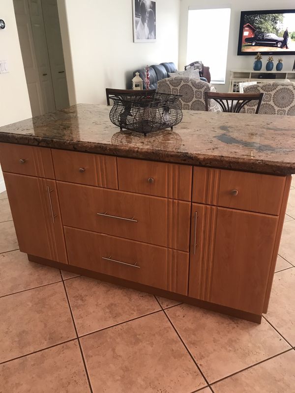 Selling entire kitchen cabinet set (not the appliances ...