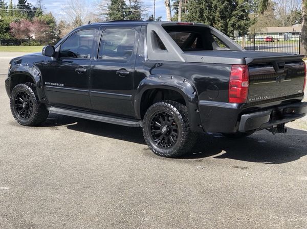 2007 CHEVY AVALANCHE LT 20” RIMS ON 33s FLOWMASTER EXHAUST LEATHER