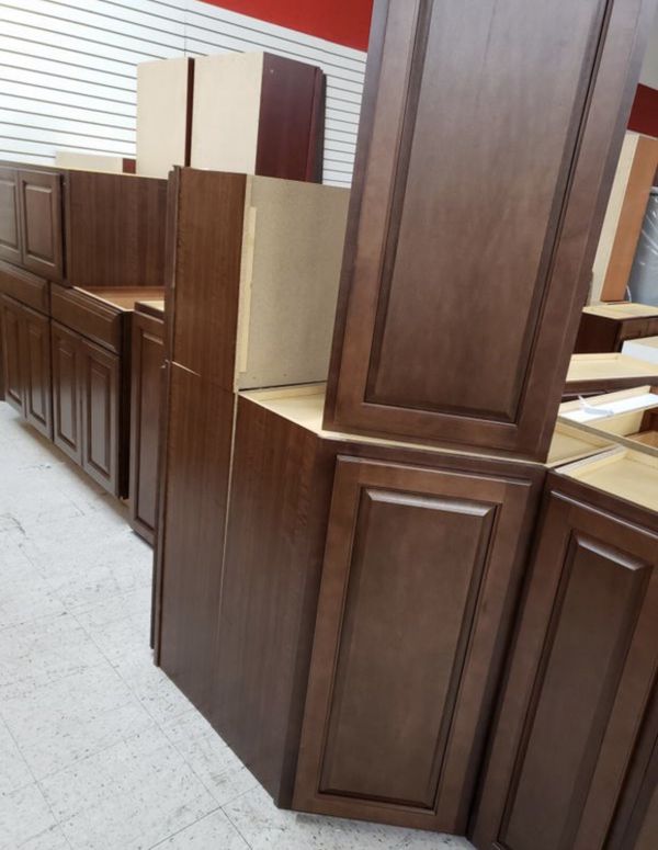 Kitchen Cabinets and bathroom vanity for Sale in Marysville, WA - OfferUp