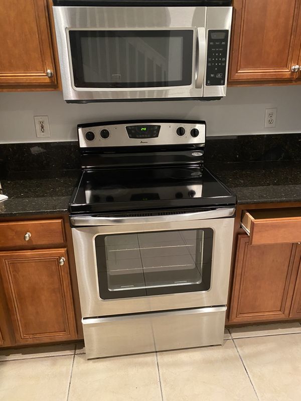 Amana Brand 4 piece appliance set 800...good condition for Sale in