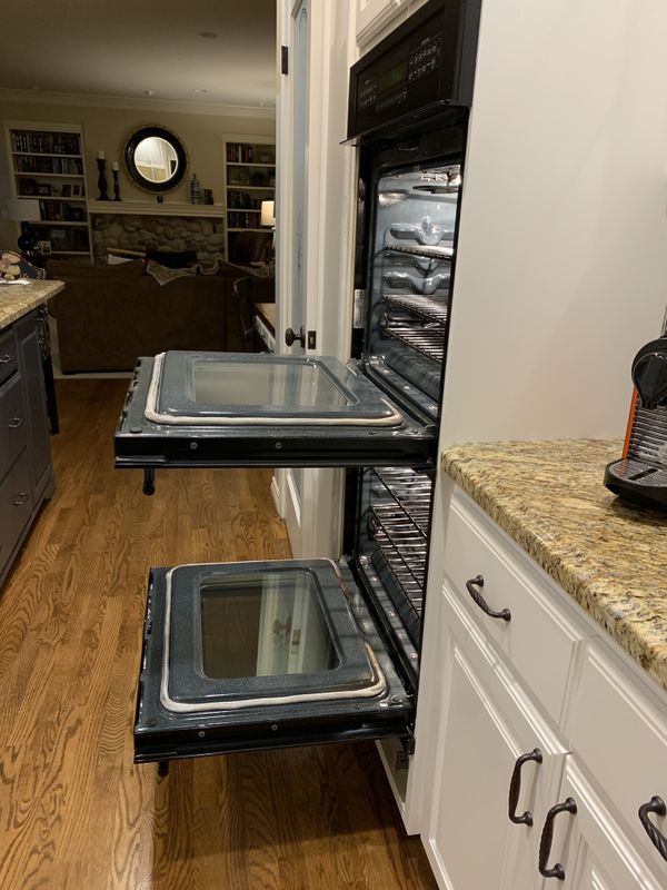 GE Monogram 27” Convection Double Wall Oven for Sale in Redmond, WA