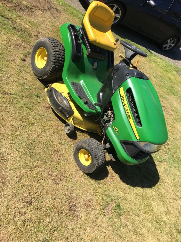 John Deere la115 riding mower lawn tractor for Sale in Puyallup, WA