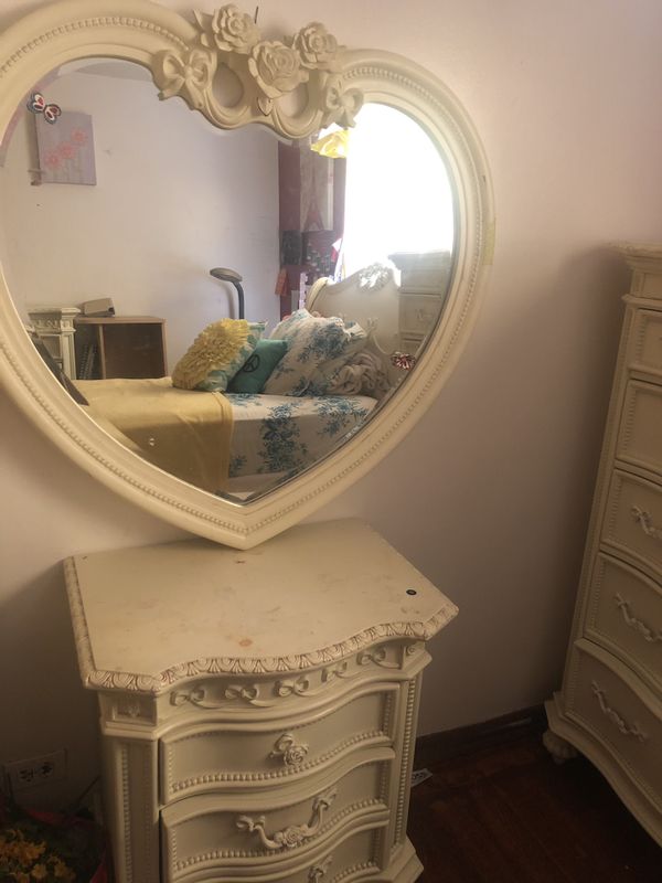 5 piece Disney Princess Collection Furniture Set for Sale in Chicago