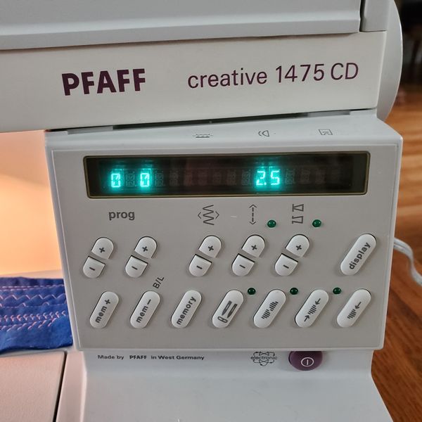 Pfaff creative 1475 CD Computerized Sewing Machine for Sale in Federal