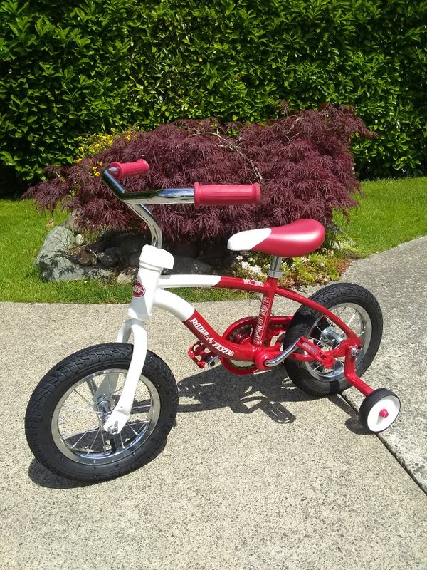 radio flyer bicycle with training wheels