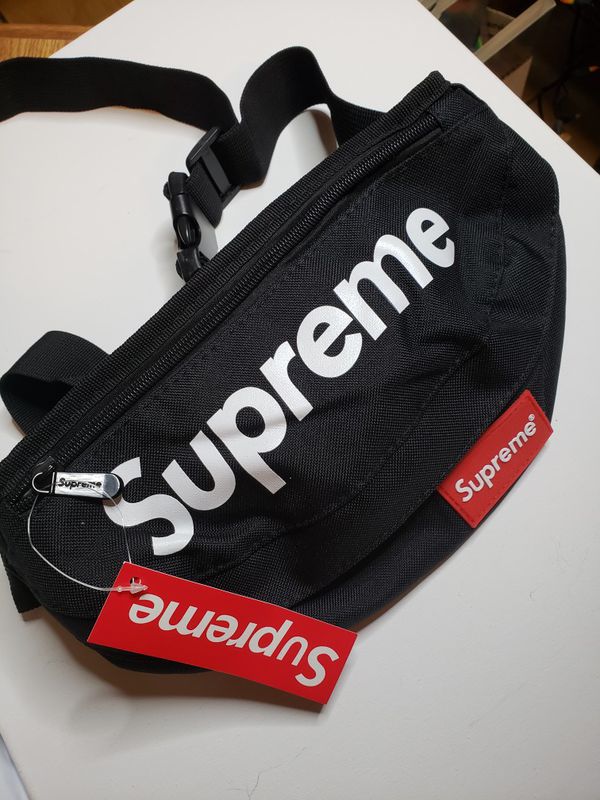 Supreme black fanny pack new for Sale in Hialeah, FL - OfferUp