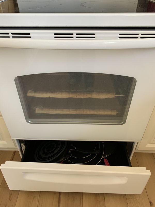 Kenmore ceramic top oven/rangewhite for Sale in WA OfferUp
