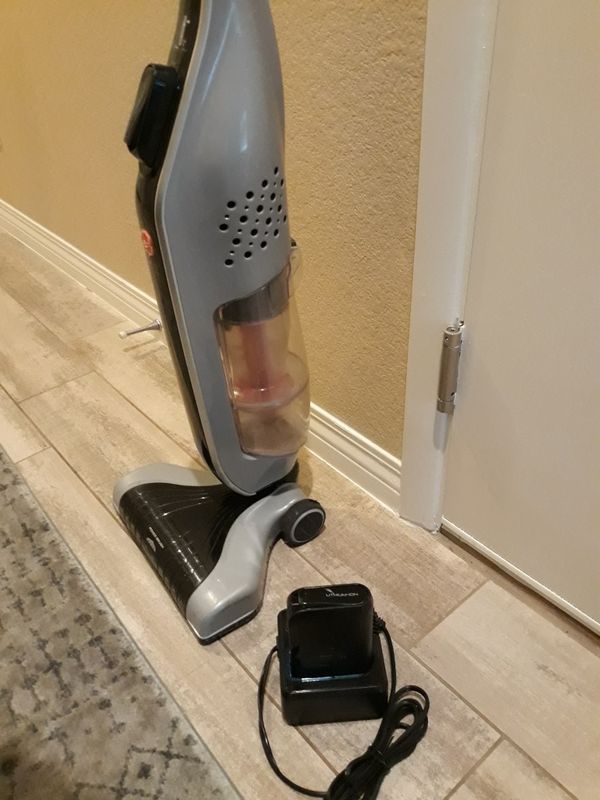 Hoover Linx cordless vacuum with extra battery and charger for Sale in