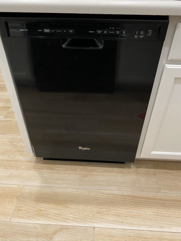  Full  set  of kitchen  appliances  fridge dishwasher oven 