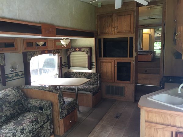 2006 Jayco Eagle fifth wheel travel trailer sleeps 6Looking to sell ...