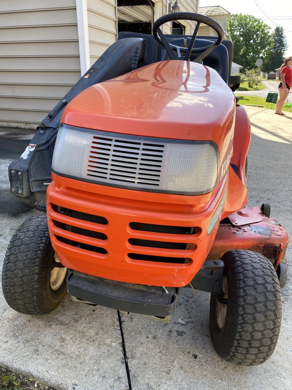 Kubota T1560 auto throttle garden tractor lawn mower with bagger for