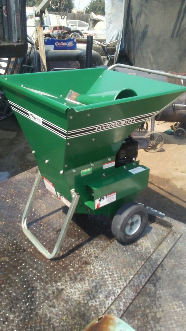 WW Grinder Inc. Renegade 250.8 Chipper/ shredder for Sale in Visalia
